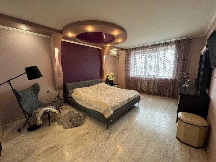 Простора 2-кімнатна квартира на Буковинській в новому будинку - фото 1