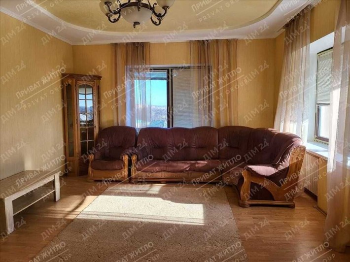 Трикімнатна квартира в центрі міста - фото 1