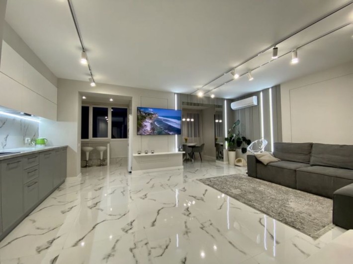 3-кімнатна ( на Щасливому ). 4 поверх з 5. 90 м2. вул. Боголюбова - фото 1