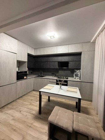 3 кімнатна квартира на Перспективній навпроти ДАЇ зручний 4ий поверх - фото 1