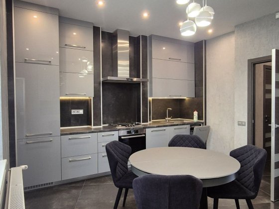 Продам 2-ох кімнатну квартиру в центрі. Автономне опалення. Ремонт Ровно