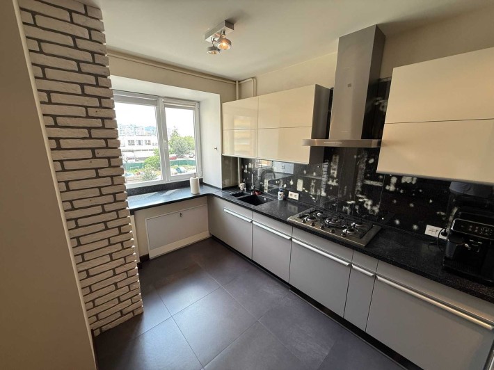 3 кк в цегляній новобудові, середній поверх, індивідуальне опалення - фото 1