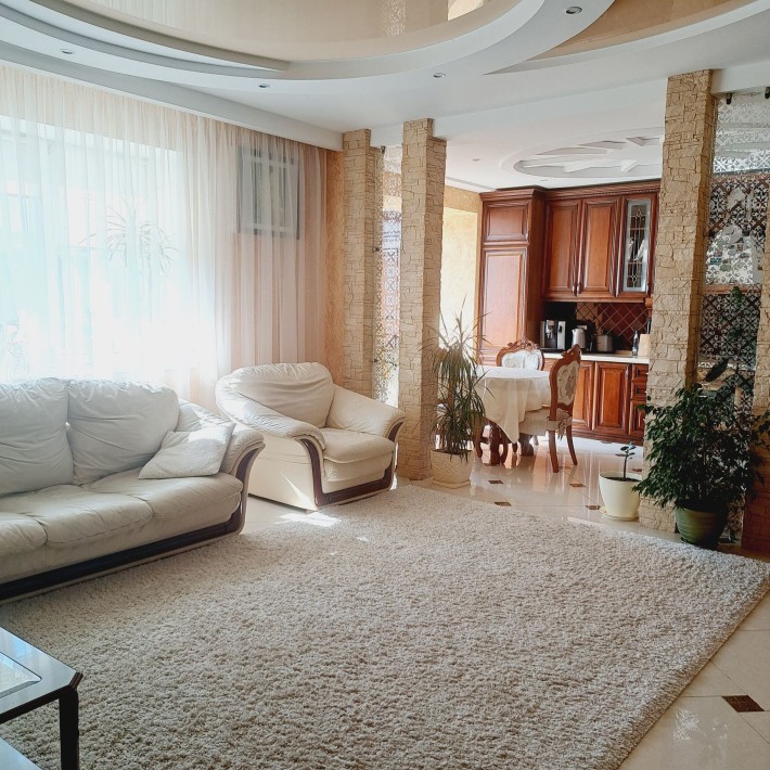 3к квартира в центрі міста з А/О - фото 1