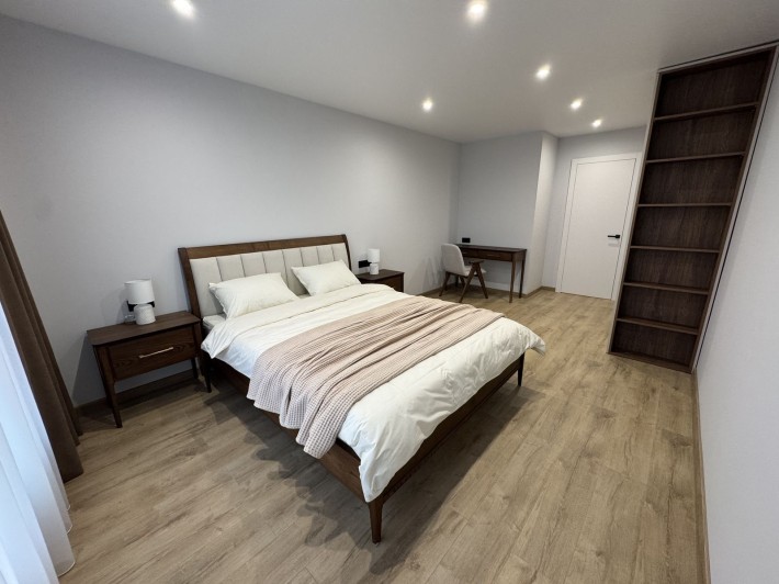 Продається простора 2 кім. квартира + кухня студія пров. Цегельний - фото 1