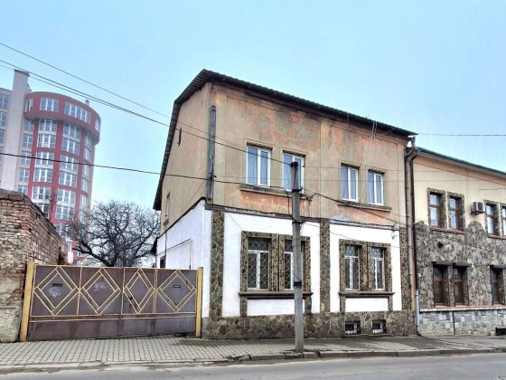 Продається 3-х кімнатна квартира в парковій зоні по вул. Буковинській Чернівці