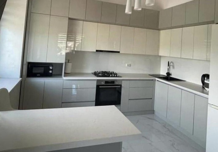 3к з ремонтом і газовим опаленням в центрі - фото 1