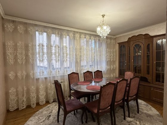 Продаж 3-кімн квартири в особняку в центрі Чернівці