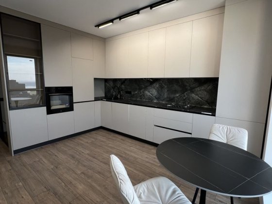 Продам укомплектовану однокімнатну квартиру Рівне