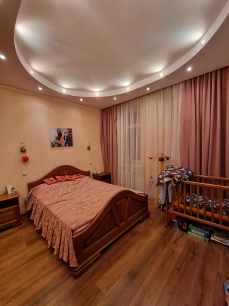 Зигіна, простора 3-х кімнатна квартира з автономним опаленням, меблями - фото 1