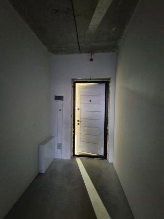 Продам 2-ох кімнатну квартиру в статусній новобудові в центрі міста - фото 1