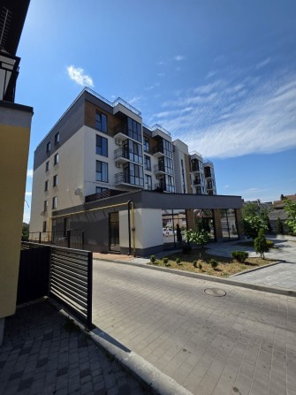 Продаж 2-кімнатна з терасою в закритому клубному будинку — тиша й прив - фото 1