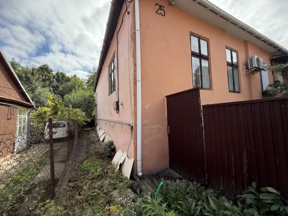 Квартира в будинку з окремим входом Черновцы