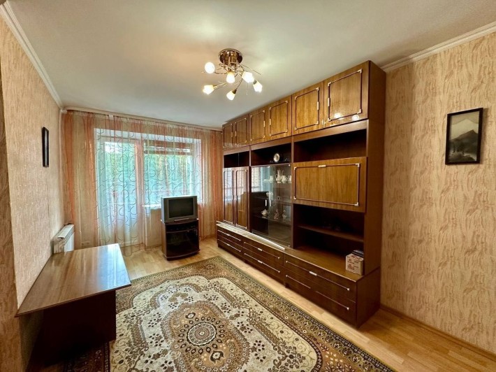 Продам 3-кімнатну квартиру в центрі! - фото 1