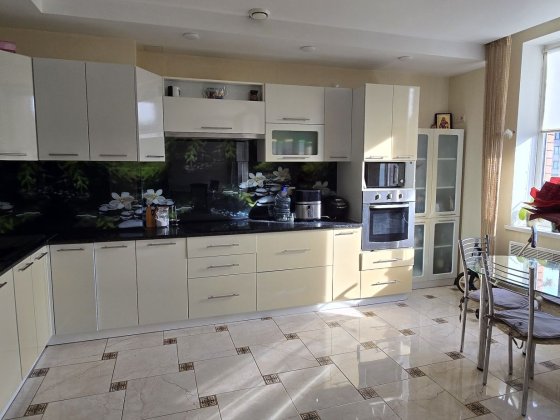 Новобудова в двох рівнях по вул.Чорноморській 4а ( паркова зона) Чернівці