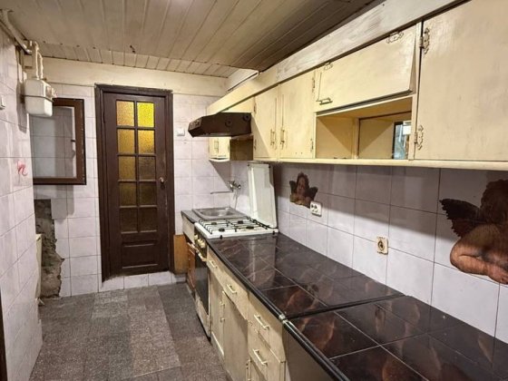 Продається 2-кімнатна квартира біля Кобилянської під ремонт Черновцы