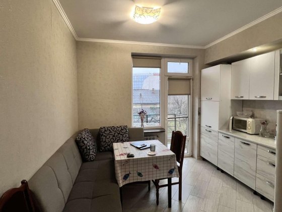 Продаж 1 кім., центр Новака — тиха вулиця, газове опалення. Ужгород