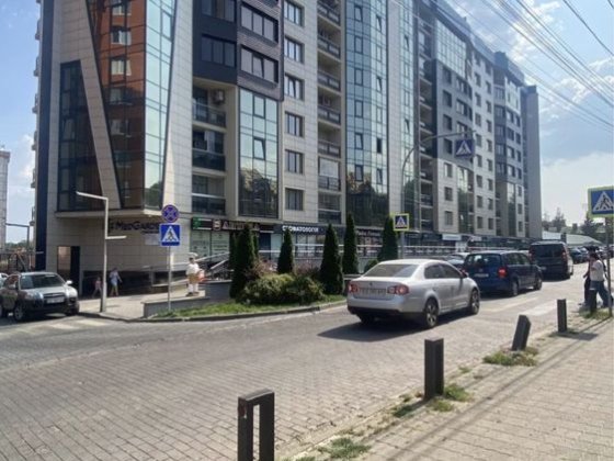 Продам простору квартиру в новобудові Чернівці