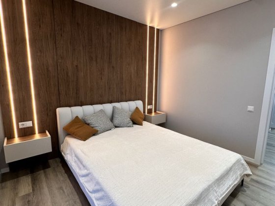 Продається 2-кімнатна квартира з дизайнерським ремонтом Чернівці