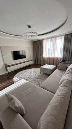 Трикімнатна квартира з ремонтом у центрі - фото 1