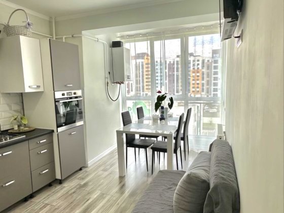 √ Продаж яскравої 1 кімнатної квартири на Щасливому Ровно