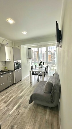 √ Продаж яскравої 1 кімнатної квартири на Щасливому - фото 1