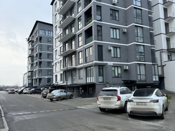 Продаж! Однокімнатна квартира з виглядом на озеро 45кв.м Ровно