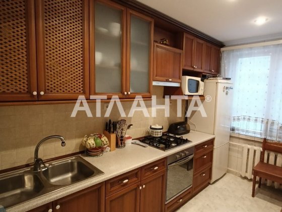 3-х кімнатна, 1 поверх, Майдан Чернівці