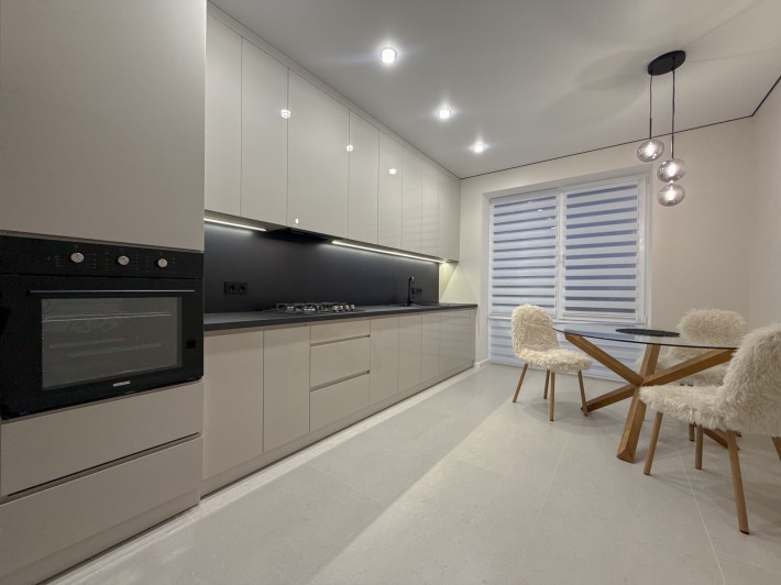 Продам 1-кімнатну  укомплектовану квартиру в районі Щасливе! - фото 1