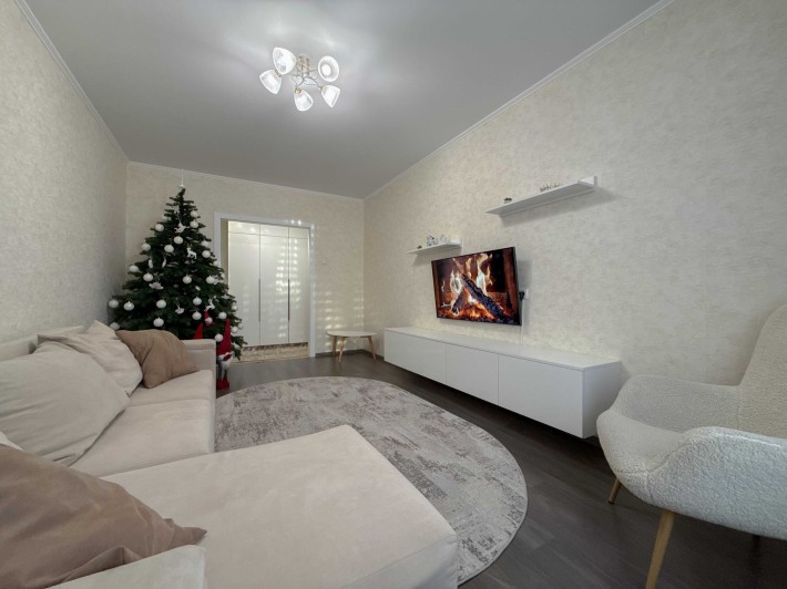 Продам укомплектовану 3-кімнатну квартиру з ремонтом - фото 1