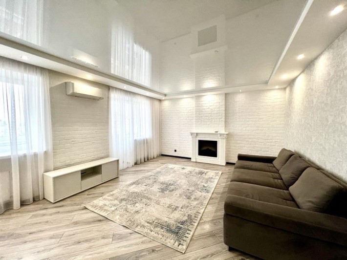 Продам квартиру у чудовій локації - фото 1