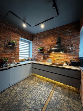 2х кімнатна квартира з сучасним ремонтом в центрі міста. - фото 1