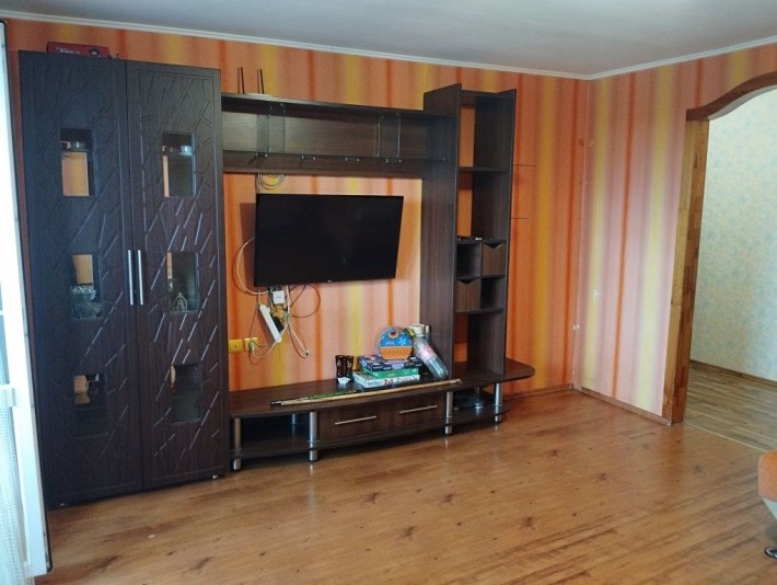 Трьох кімнатна квартира з ремонтом по вул Льотна - фото 1