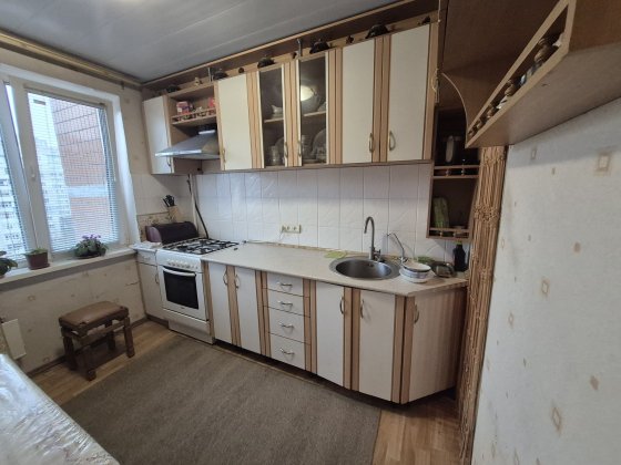 Продається 3 кімнатна квартира на Митниці Черкассы