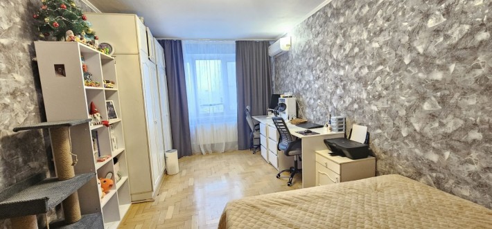 Продам однокімнатну квартиру Зої Гайдай 12/10 , метро Мінська - фото 1