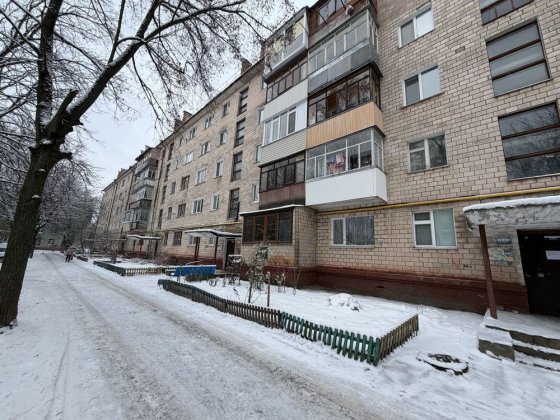 Продам 2 ком рынок Нива Сиверский Сертификат Чернигов