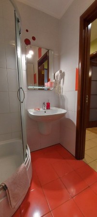 ЦУМ  1 ком .в центрі. СВІТЛО НЕ ВИМИКАЮТЬ - фото 1