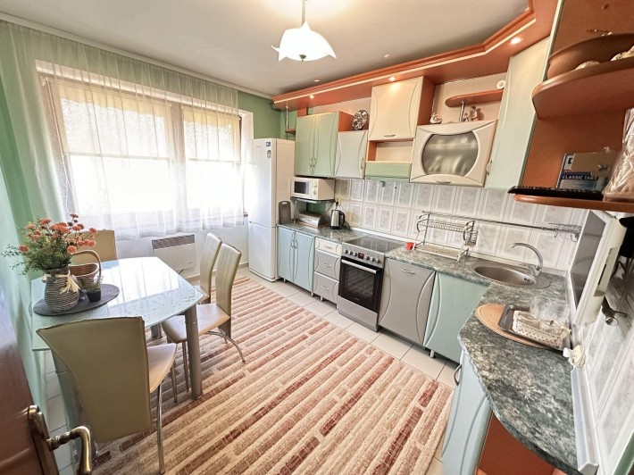 2к. квартира з ремонтом і меблями. Площа 64м² - фото 1