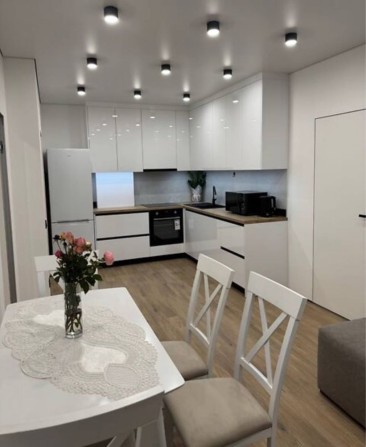 Продається 2-кімнатна квартира в центрі міста - фото 1