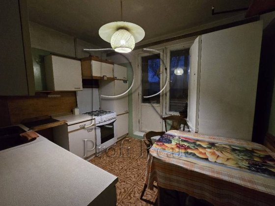 Продаж 2 кімн. квартири вулиця Солом'янська 41/м. Вокзальна Київ