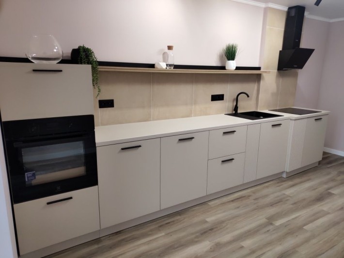 Новобуд з ремонтом, меблями і технікою. - фото 1