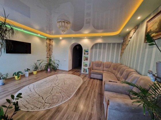 Укомплектвана 3 кімнатна квартира в спальному районі Чернигов