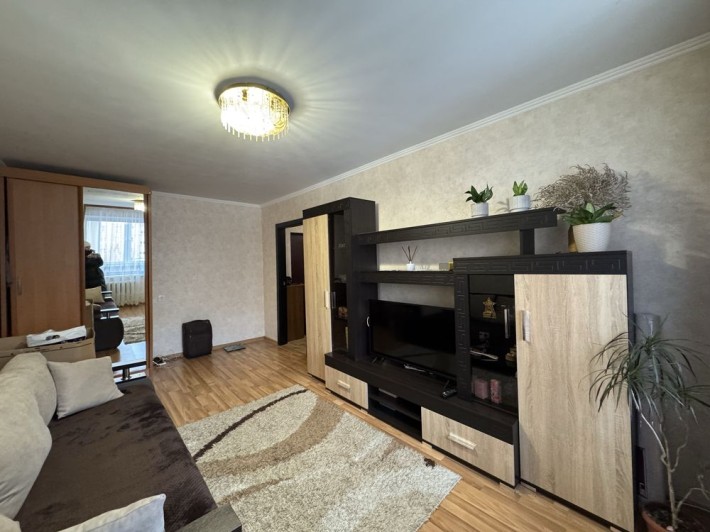 Продам 2-кімнатну біля Урожаю - фото 1