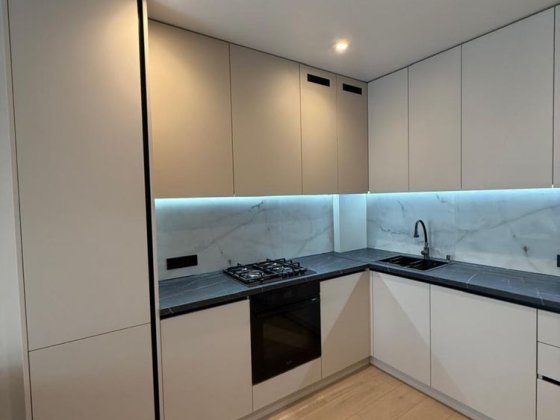 Продаж півторашки в Б4 Ужгород