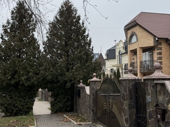 Продається квартира в приватному секторі,вулиця Достоєвського/Товстюка Чернівці