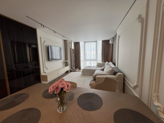 Простора трикімнатна в ЖК КРІСТЛ Ужгород