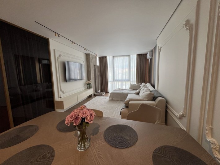 Простора трикімнатна в ЖК КРІСТЛ - фото 1