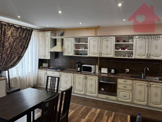 Продаж великої квартири по вул.Лінтура Ужгород