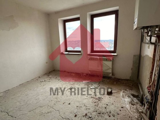 Велика світла квартира по супер ціні! Встигніть придбати! Ужгород