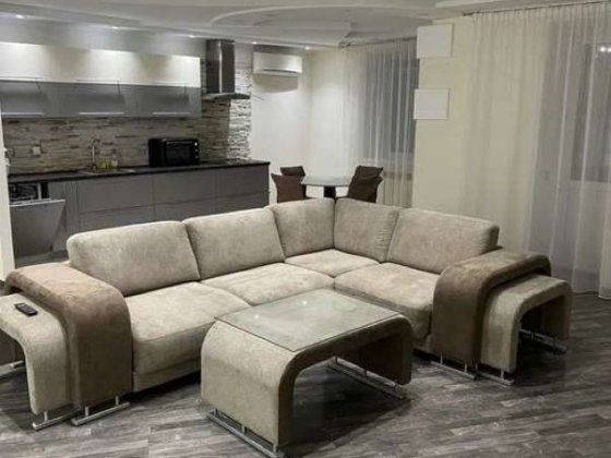 Продається 3-кімнатна квартира з ремонтом біля метро «Позняки» Київ