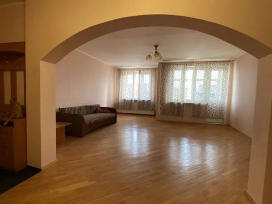 Продаж чотирикімнатної квартири по вул.Володимирська. Ужгород